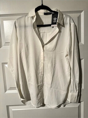 Women’s Button Down Shirt in White NWT